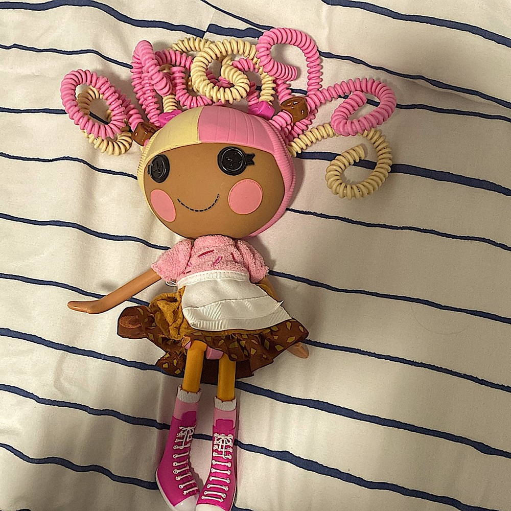 Lalaloopsy doll with adjustable hair and hairclips. Also comes with a dress.